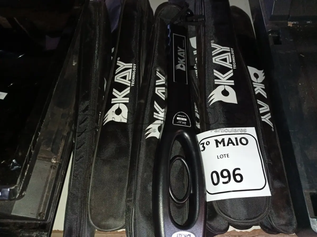 LOTE 096 - 10 DETECTORES DE METAL. (NO ESTADO) ATENÇÃO! FAZER A VISITAÇÃO ANTES DE ARREMATAR, NÃO SABEMOS SE FUNCIONA. LEILÃO NÃO TEM GARANTIA E NEM DEVOLUÇÃO, SUJEITO A POSSÍVEIS AVARIAS VISÍVEIS/OCULTAS E/OU AUSÊNCIA DE COMPONENTES.