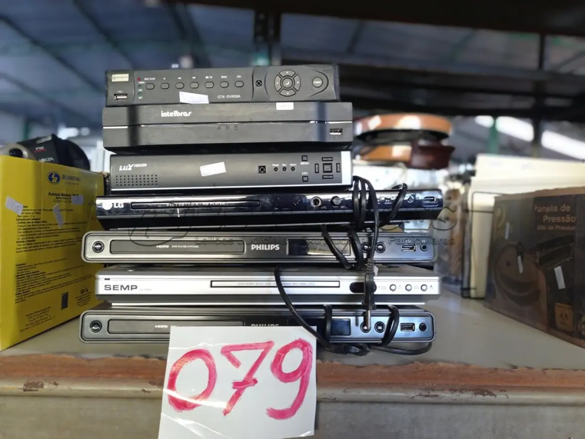 LOTE 079 - 04 DVD’S MARCAS E MODELOS DIVERSOS E 03 DVR. (NO ESTADO) ATENÇÃO! FAZER A VISITAÇÃO ANTES DE ARREMATAR, NÃO SABEMOS SE FUNCIONA. LEILÃO NÃO TEM GARANTIA E NEM DEVOLUÇÃO, SUJEITO A POSSÍVEIS AVARIAS VISÍVEIS/OCULTAS E/OU AUSÊNCIA DE COMPONENTES.