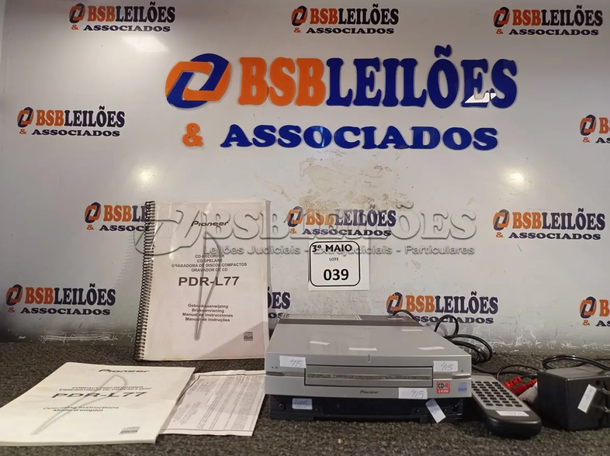 LOTE 039 - 01 GRAVADORA DE DISCOS COMPACTOS E GRAVADOR DE CD PDR-L77 COM CONTROLE E FONTE MARCA PIONEER. (NO ESTADO) ATENÇÃO! FAZER A VISITAÇÃO ANTES DE ARREMATAR, NÃO SABEMOS SE FUNCIONA. LEILÃO NÃO TEM GARANTIA E NEM DEVOLUÇÃO, SUJEITO A POSSÍVEIS AVARIAS VISÍVEIS/OCULTAS E/OU AUSÊNCIA DE COMPONENTES.