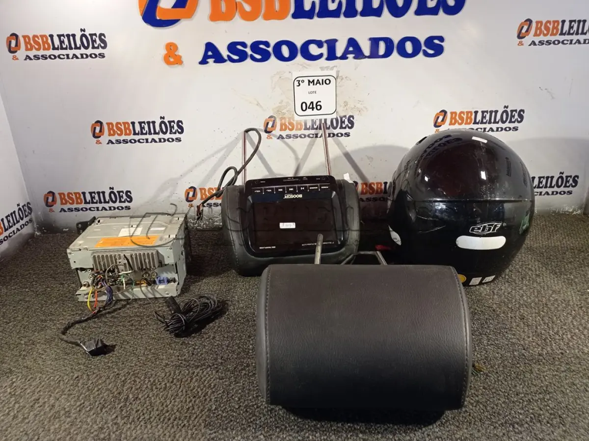 LOTE 046 - 01 CAPACETE, 02 ENCOSTOS COM MONITOR/USB PARA CARRO MARCAM BOOSTER E 01 MULTIMIDIA PIONEER BLUETOOTH. (NO ESTADO) ATENÇÃO! FAZER A VISITAÇÃO ANTES DE ARREMATAR, NÃO SABEMOS SE FUNCIONA. LEILÃO NÃO TEM GARANTIA E NEM DEVOLUÇÃO, SUJEITO A POSSÍVEIS AVARIAS VISÍVEIS/OCULTAS E/OU AUSÊNCIA DE COMPONENTES.