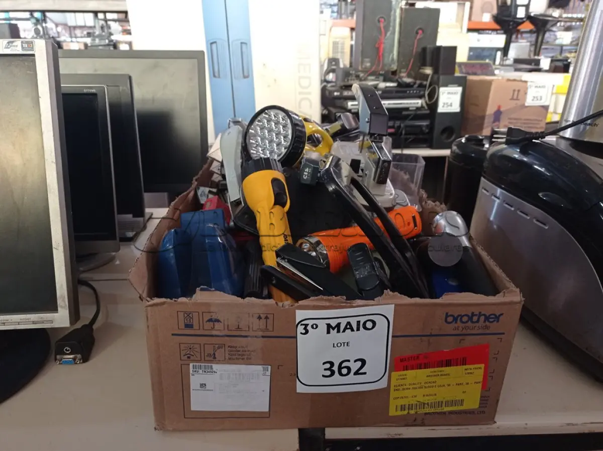 LOTE 362 - 01 LOTE COM DIVERSOS ITENS PARA ESCRITÓRIO. (NO ESTADO) ATENÇÃO! FAZER A VISITAÇÃO ANTES DE ARREMATAR, NÃO SABEMOS SE FUNCIONA. LEILÃO NÃO TEM GARANTIA E NEM DEVOLUÇÃO, SUJEITO A POSSÍVEIS AVARIAS VISÍVEIS/OCULTAS E/OU AUSÊNCIA DE COMPONENTES.