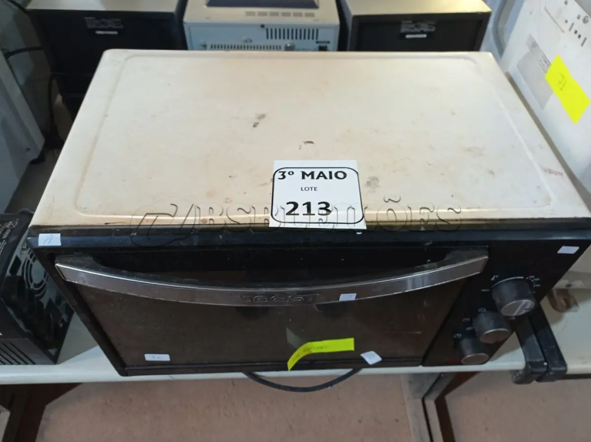 LOTE 213 - 01 FORNO ELÉTRICO COM AVARIAS. (NO ESTADO) ATENÇÃO! FAZER A VISITAÇÃO ANTES DE ARREMATAR, NÃO SABEMOS SE FUNCIONA. LEILÃO NÃO TEM GARANTIA E NEM DEVOLUÇÃO, SUJEITO A POSSÍVEIS AVARIAS VISÍVEIS/OCULTAS E/OU AUSÊNCIA DE COMPONENTES.