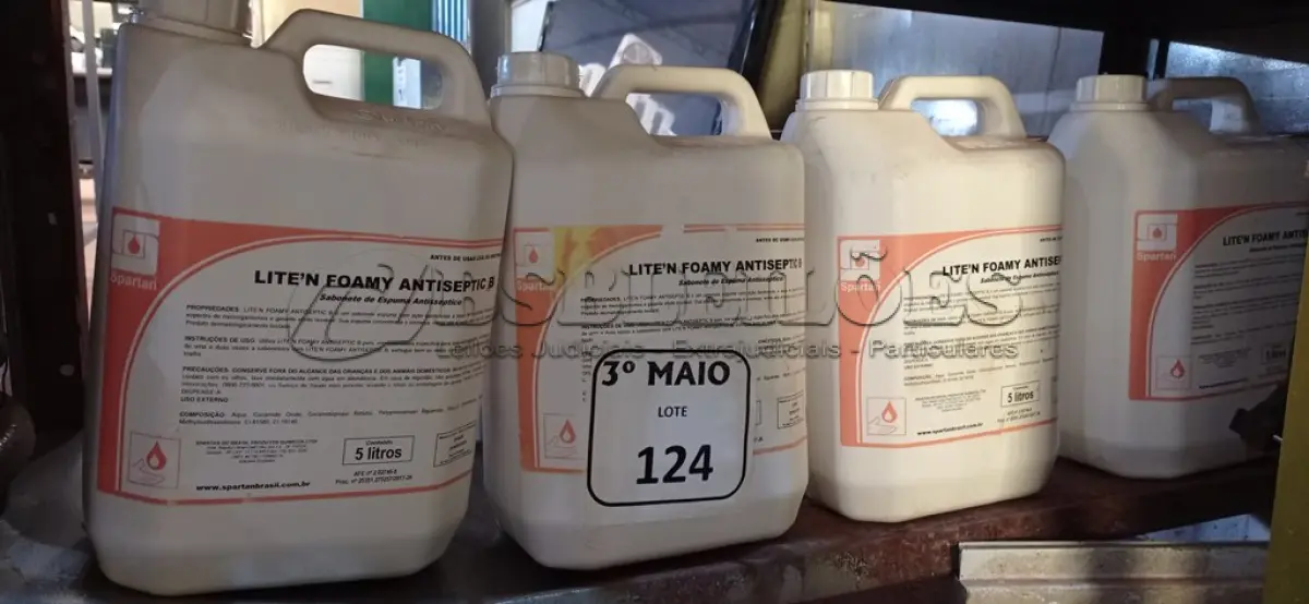 LOTE 124 - 04 GALÕES DE SABONETE DE ESPUMA ANTISSÉPTICO COM 5 L CADA. (NO ESTADO) ATENÇÃO! FAZER A VISITAÇÃO ANTES DE ARREMATAR, NÃO SABEMOS SE FUNCIONA. LEILÃO NÃO TEM GARANTIA E NEM DEVOLUÇÃO, SUJEITO A POSSÍVEIS AVARIAS VISÍVEIS/OCULTAS E/OU AUSÊNCIA DE COMPONENTES.