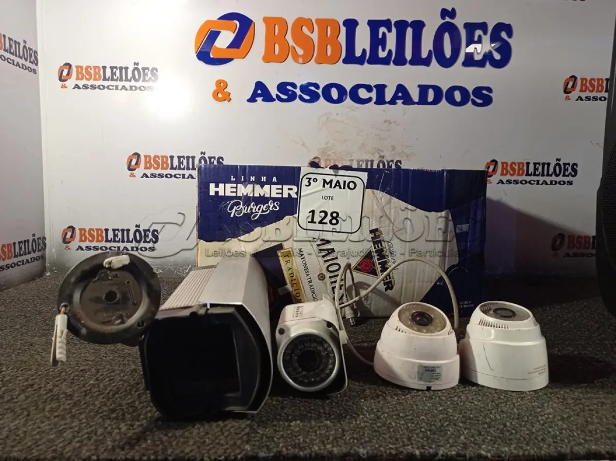LOTE 128 - 01 LOTE COM VÁRIAS CÂMERAS DE SEGURANÇA MARCAS E MODELOS DIVERSOS. (NO ESTADO) ATENÇÃO! FAZER A VISITAÇÃO ANTES DE ARREMATAR, NÃO SABEMOS SE FUNCIONA. LEILÃO NÃO TEM GARANTIA E NEM DEVOLUÇÃO, SUJEITO A POSSÍVEIS AVARIAS VISÍVEIS/OCULTAS E/OU AUSÊNCIA DE COMPONENTES.