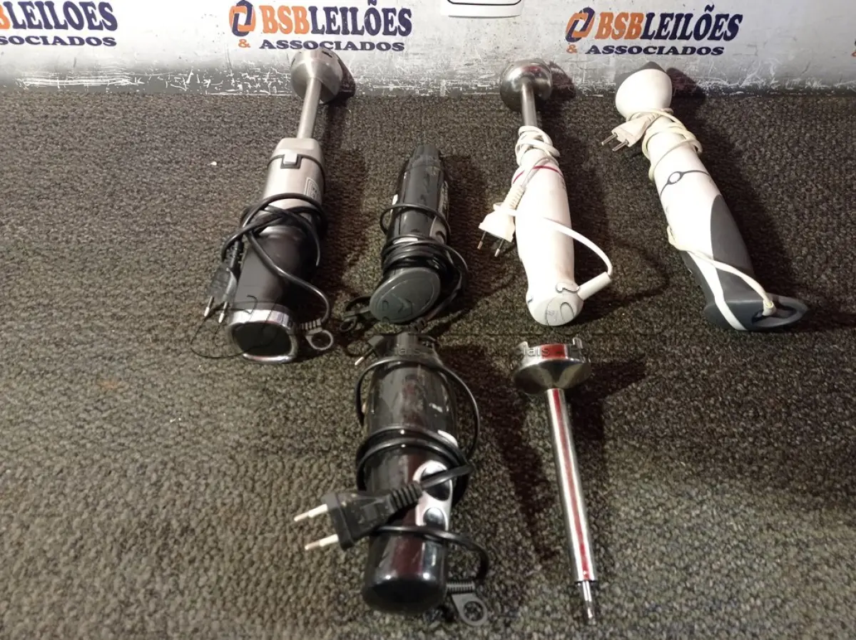 LOTE 131 - 05 MIX SENDO 01 INCOMPLETO. (NO ESTADO) ATENÇÃO! FAZER A VISITAÇÃO ANTES DE ARREMATAR, NÃO SABEMOS SE FUNCIONA. LEILÃO NÃO TEM GARANTIA E NEM DEVOLUÇÃO, SUJEITO A POSSÍVEIS AVARIAS VISÍVEIS/OCULTAS E/OU AUSÊNCIA DE COMPONENTES.
