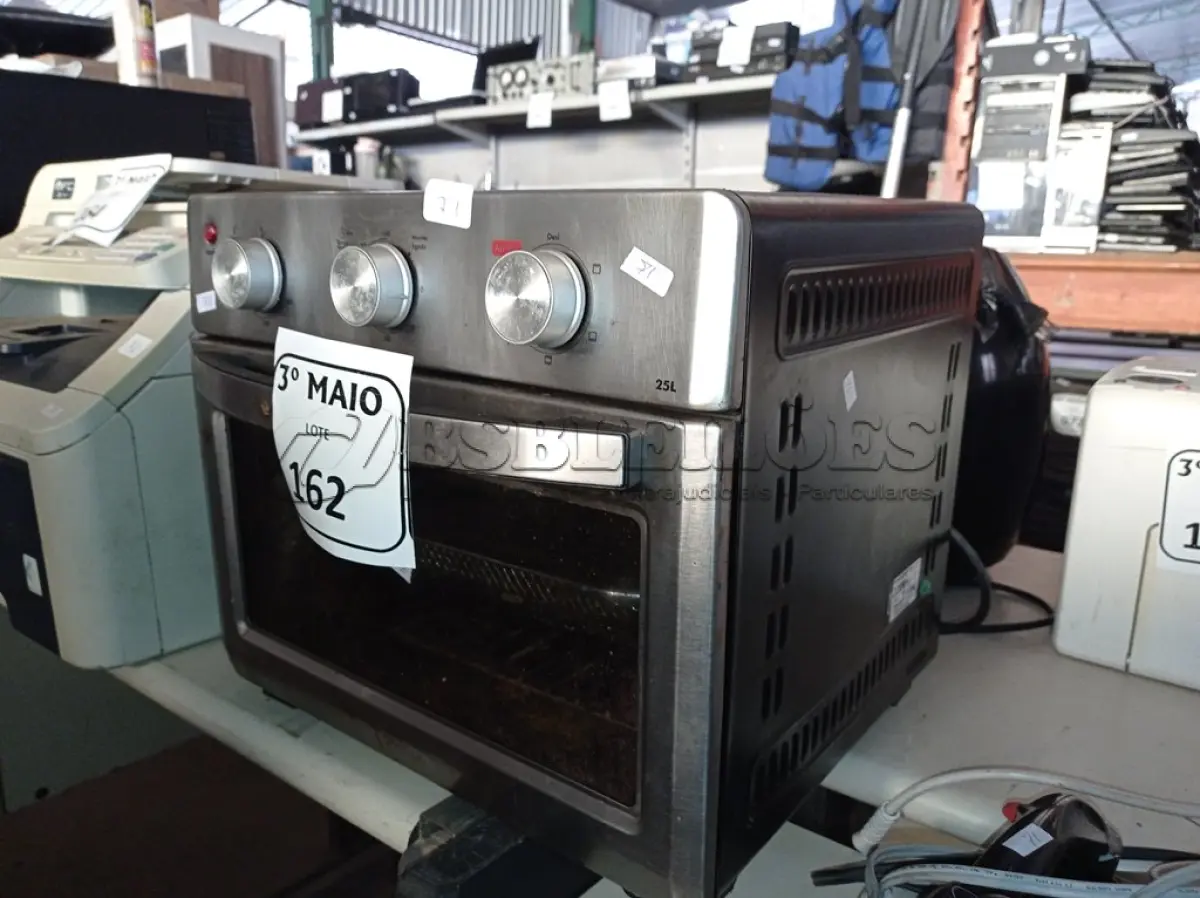 LOTE 162 - 01 AIRFRYER 25L MARCA PHILCO COM AVARIAS. (NO ESTADO) ATENÇÃO! FAZER A VISITAÇÃO ANTES DE ARREMATAR, NÃO SABEMOS SE FUNCIONA. LEILÃO NÃO TEM GARANTIA E NEM DEVOLUÇÃO, SUJEITO A POSSÍVEIS AVARIAS VISÍVEIS/OCULTAS E/OU AUSÊNCIA DE COMPONENTES.