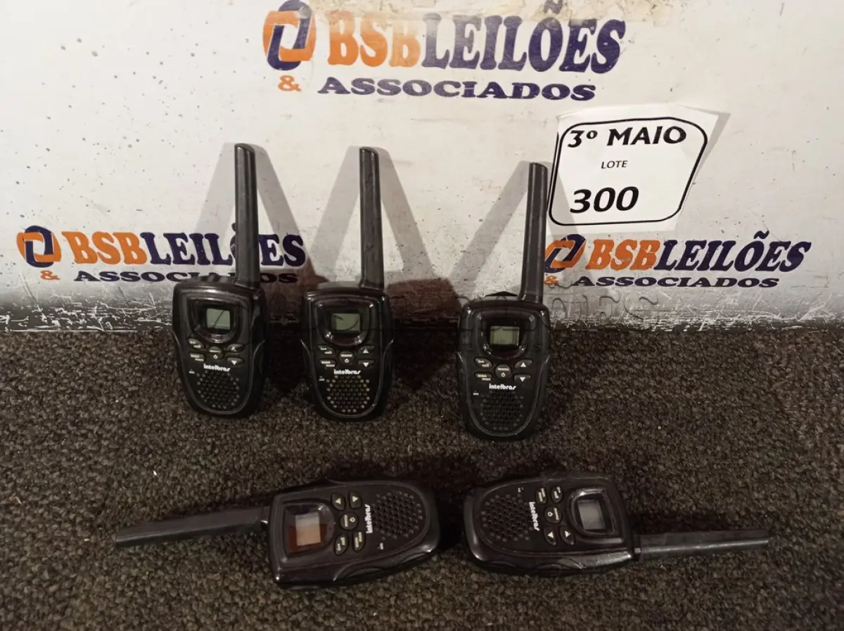 LOTE 300 - 05 RÁDIOS COMUNICADORES MARCA INTELBRAS. (NO ESTADO) ATENÇÃO! FAZER A VISITAÇÃO ANTES DE ARREMATAR, NÃO SABEMOS SE FUNCIONA. LEILÃO NÃO TEM GARANTIA E NEM DEVOLUÇÃO, SUJEITO A POSSÍVEIS AVARIAS VISÍVEIS/OCULTAS E/OU AUSÊNCIA DE COMPONENTES.