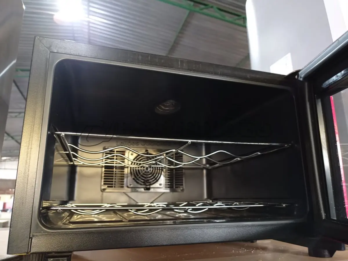 LOTE 059 - 01 ADEGA TERMOELÉTRICA MODELO F-080 MARCA FORD 220V. (NO ESTADO) ATENÇÃO! FAZER A VISITAÇÃO ANTES DE ARREMATAR, NÃO SABEMOS SE FUNCIONA. LEILÃO NÃO TEM GARANTIA E NEM DEVOLUÇÃO, SUJEITO A POSSÍVEIS AVARIAS VISÍVEIS/OCULTAS E/OU AUSÊNCIA DE COMPONENTES.