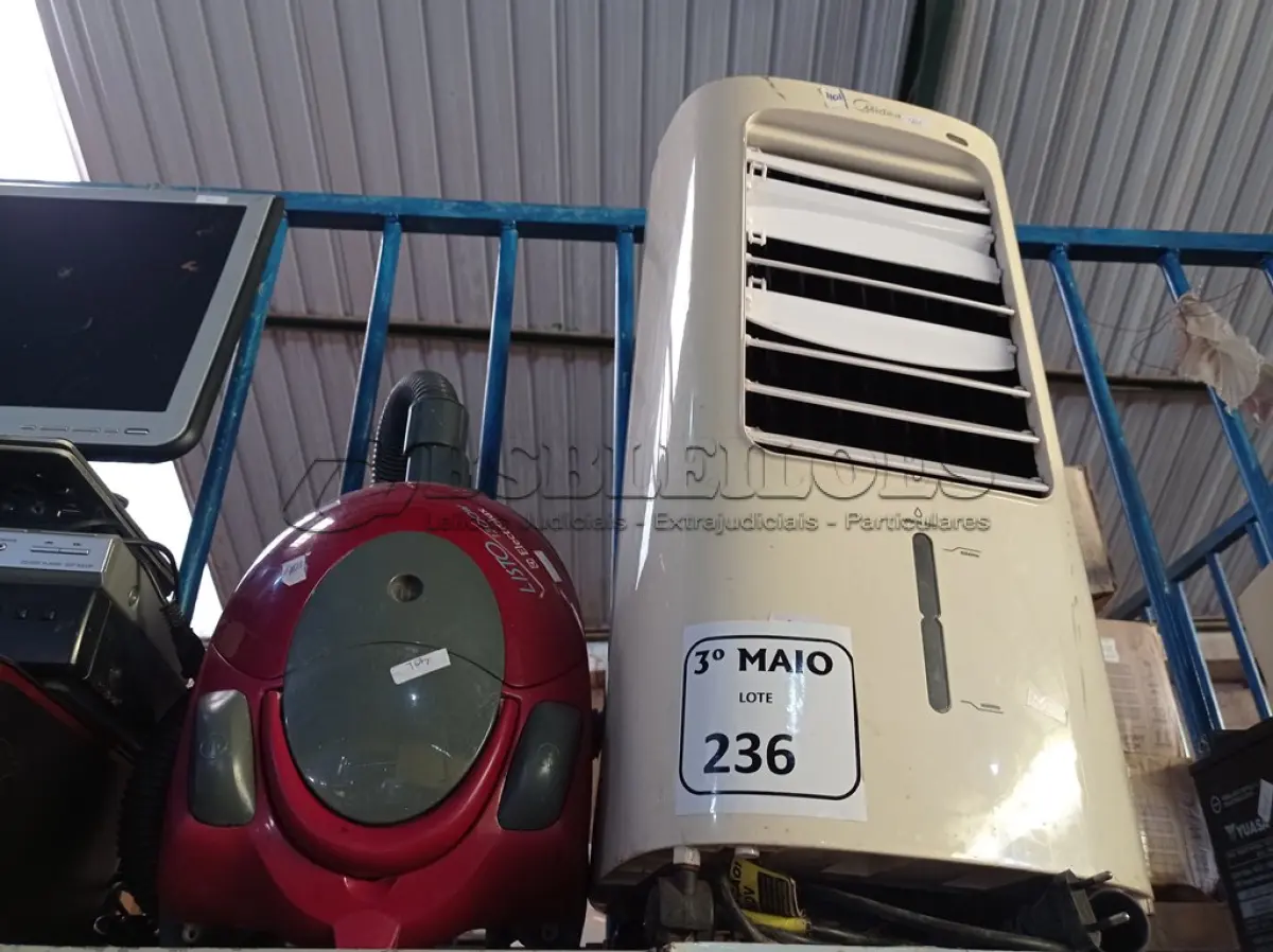 LOTE 236 - 01 ASPIRADOR DE PÓ E 01 CLIMATIZADOR COM AVARIAS. (NO ESTADO) ATENÇÃO! FAZER A VISITAÇÃO ANTES DE ARREMATAR, NÃO SABEMOS SE FUNCIONA. LEILÃO NÃO TEM GARANTIA E NEM DEVOLUÇÃO, SUJEITO A POSSÍVEIS AVARIAS VISÍVEIS/OCULTAS E/OU AUSÊNCIA DE COMPONENTES.