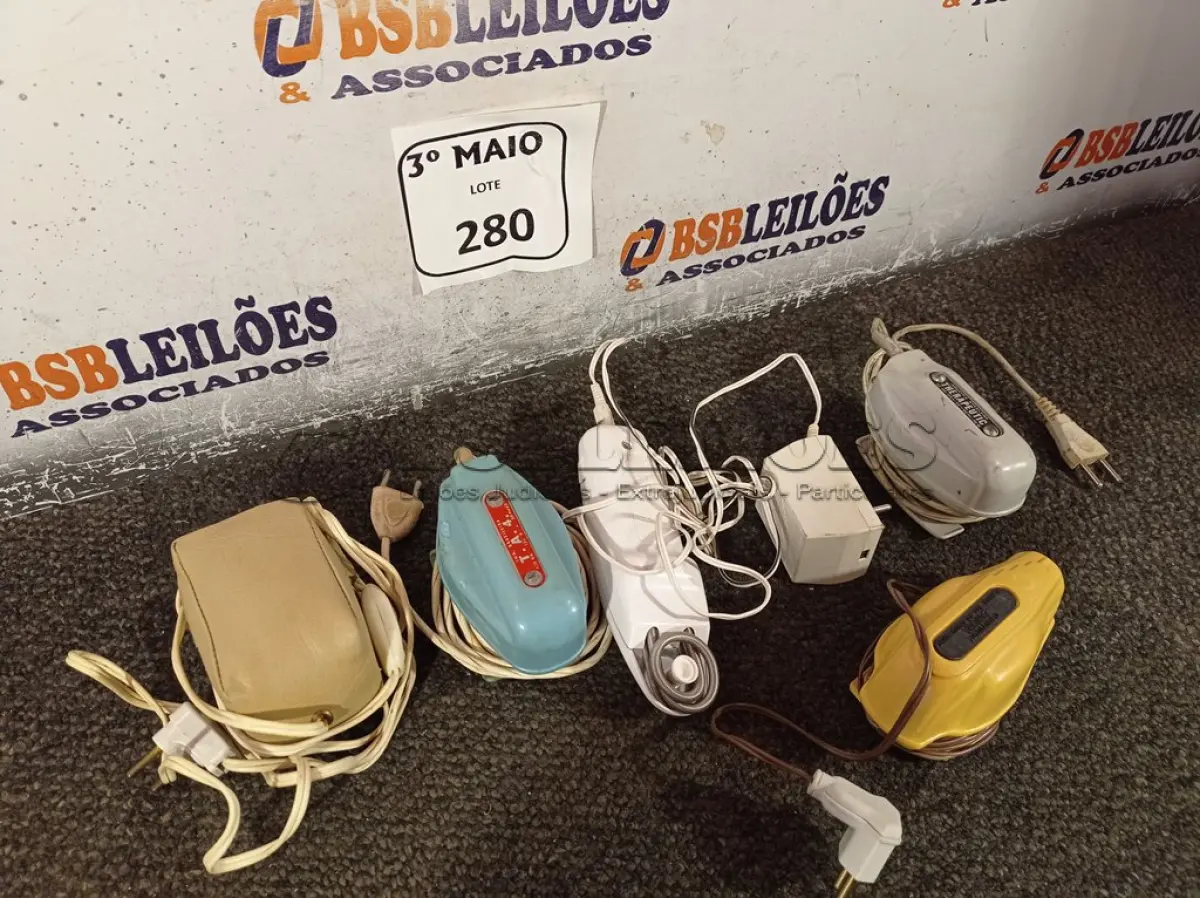 LOTE 280 - 05 MASSAGEADORES INCOMPLETOS. (NO ESTADO) ATENÇÃO! FAZER A VISITAÇÃO ANTES DE ARREMATAR, NÃO SABEMOS SE FUNCIONA. LEILÃO NÃO TEM GARANTIA E NEM DEVOLUÇÃO, SUJEITO A POSSÍVEIS AVARIAS VISÍVEIS/OCULTAS E/OU AUSÊNCIA DE COMPONENTES.