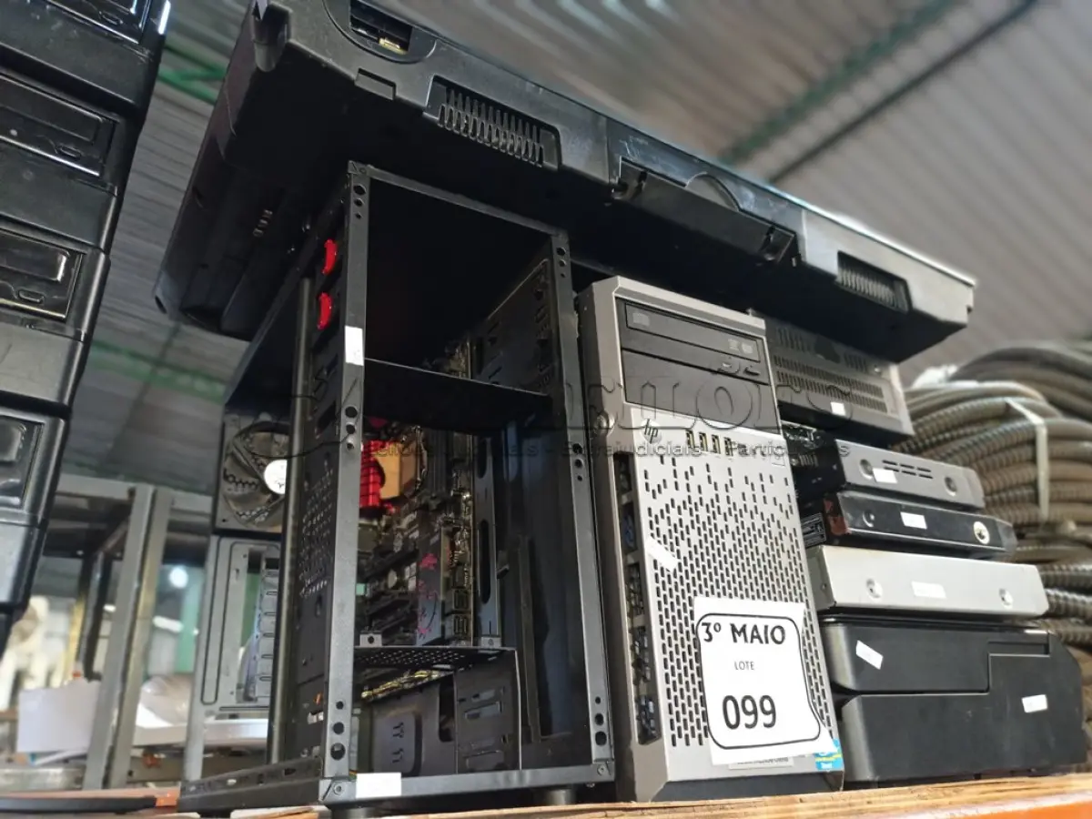 LOTE 099 - 01 SERVIDOR MARCA HP, 01 TV 32’’ E ELETRÔNICOS DIVERSOS.  (NO ESTADO) ATENÇÃO! FAZER A VISITAÇÃO ANTES DE ARREMATAR, NÃO SABEMOS SE FUNCIONA. LEILÃO NÃO TEM GARANTIA E NEM DEVOLUÇÃO, SUJEITO A POSSÍVEIS AVARIAS VISÍVEIS/OCULTAS E/OU AUSÊNCIA DE COMPONENTES.