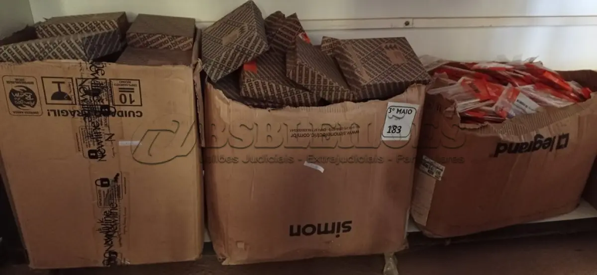 LOTE 183 - 01 LOTE COM GRANDE QUANTIDADE DE MOLDURA 4X4 BRANCA TH. (NO ESTADO) ATENÇÃO! FAZER A VISITAÇÃO ANTES DE ARREMATAR, NÃO SABEMOS SE FUNCIONA. LEILÃO NÃO TEM GARANTIA E NEM DEVOLUÇÃO, SUJEITO A POSSÍVEIS AVARIAS VISÍVEIS/OCULTAS E/OU AUSÊNCIA DE COMPONENTES.