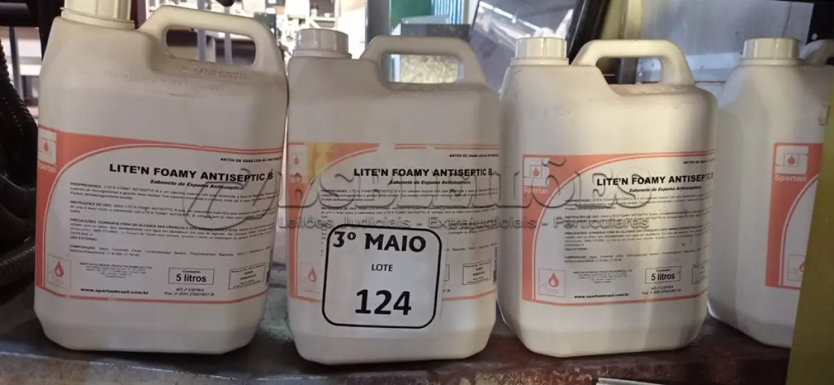 LOTE 124 - 04 GALÕES DE SABONETE DE ESPUMA ANTISSÉPTICO COM 5 L CADA. (NO ESTADO) ATENÇÃO! FAZER A VISITAÇÃO ANTES DE ARREMATAR, NÃO SABEMOS SE FUNCIONA. LEILÃO NÃO TEM GARANTIA E NEM DEVOLUÇÃO, SUJEITO A POSSÍVEIS AVARIAS VISÍVEIS/OCULTAS E/OU AUSÊNCIA DE COMPONENTES.