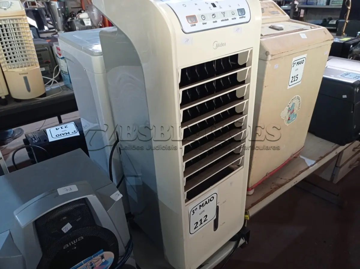 LOTE 212 - 02 CLIMATIZADORES MARCA MIDEA E CADENCE COM AVARIAS. (NO ESTADO) ATENÇÃO! FAZER A VISITAÇÃO ANTES DE ARREMATAR, NÃO SABEMOS SE FUNCIONA. LEILÃO NÃO TEM GARANTIA E NEM DEVOLUÇÃO, SUJEITO A POSSÍVEIS AVARIAS VISÍVEIS/OCULTAS E/OU AUSÊNCIA DE COMPONENTES.