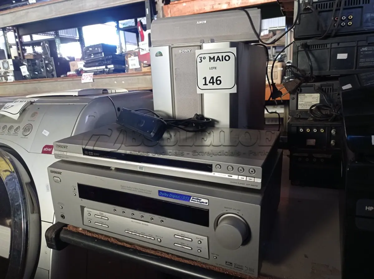 LOTE 146 - 01 SUBWOOFER ATIVO MODELO AS- WMS345 MARCA SONY COM 05 CAIXAS, 01 RECEIVER E 01 APARELHO DE DVD. (NO ESTADO) ATENÇÃO! FAZER A VISITAÇÃO ANTES DE ARREMATAR, NÃO SABEMOS SE FUNCIONA. LEILÃO NÃO TEM GARANTIA E NEM DEVOLUÇÃO, SUJEITO A POSSÍVEIS AVARIAS VISÍVEIS/OCULTAS E/OU AUSÊNCIA DE COMPONENTES.