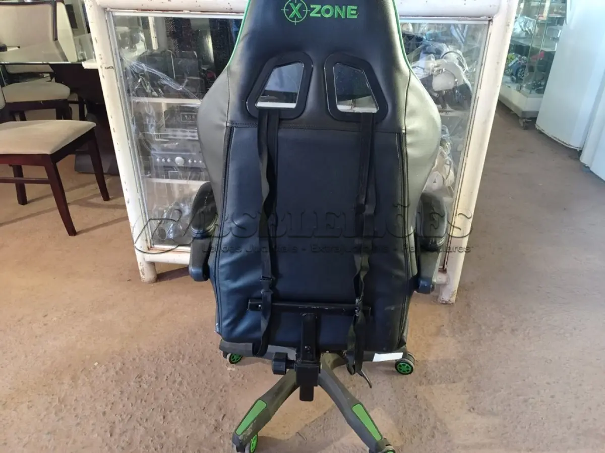 LOTE 329 - 01 CADEIRA GAMER. (NO ESTADO) ATENÇÃO! FAZER A VISITAÇÃO ANTES DE ARREMATAR, NÃO SABEMOS SE FUNCIONA. LEILÃO NÃO TEM GARANTIA E NEM DEVOLUÇÃO, SUJEITO A POSSÍVEIS AVARIAS VISÍVEIS/OCULTAS E/OU AUSÊNCIA DE COMPONENTES.