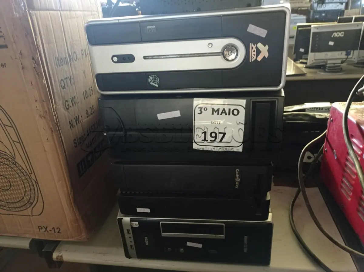 LOTE 197 - 04 CPU’S E 01 ESTABILIZADOR. (NO ESTADO) ATENÇÃO! FAZER A VISITAÇÃO ANTES DE ARREMATAR, NÃO SABEMOS SE FUNCIONA. LEILÃO NÃO TEM GARANTIA E NEM DEVOLUÇÃO, SUJEITO A POSSÍVEIS AVARIAS VISÍVEIS/OCULTAS E/OU AUSÊNCIA DE COMPONENTES.