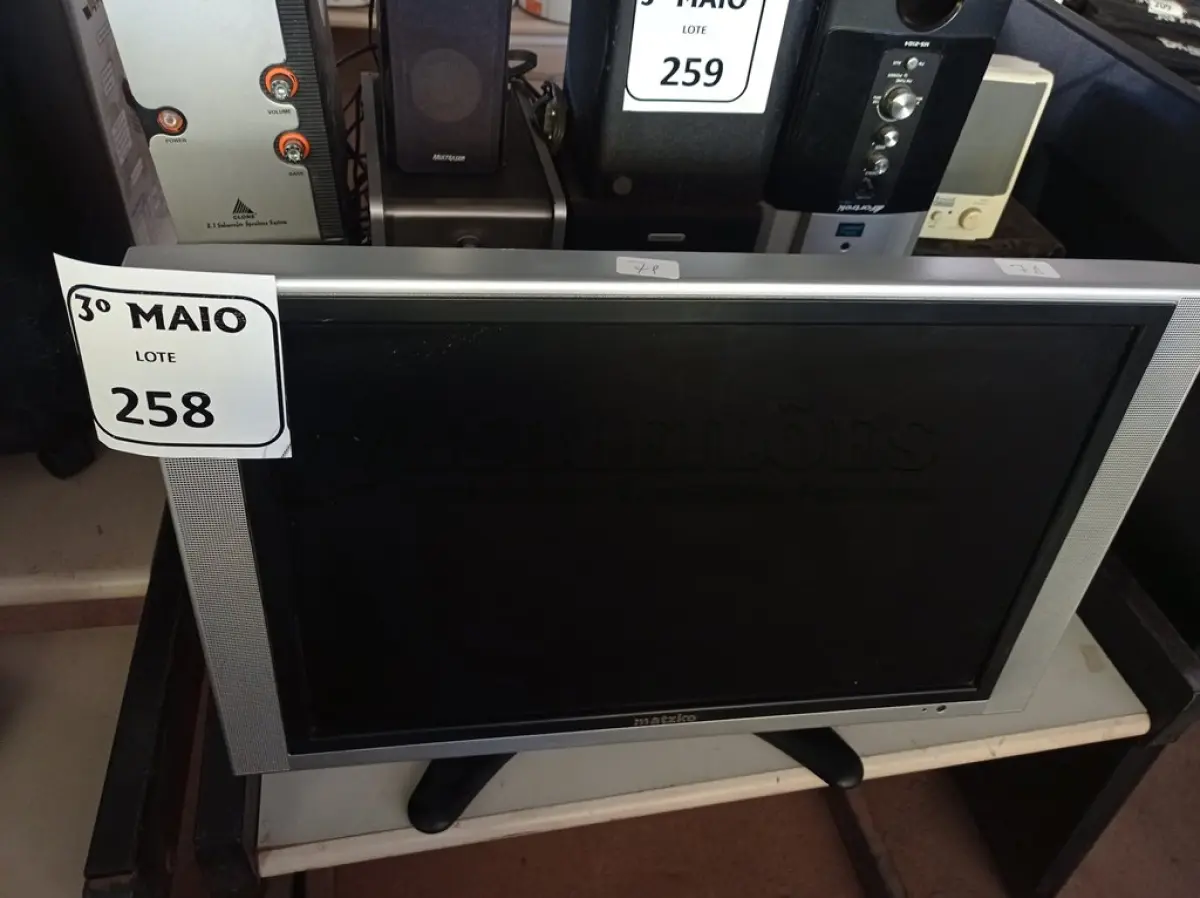 LOTE 258 - 01 MONITOR 22’’POL COM ENTRADA DE VÍDEO E ÁUDIO MARCA MATZKO COM AVARIAS. (NO ESTADO) ATENÇÃO! FAZER A VISITAÇÃO ANTES DE ARREMATAR, NÃO SABEMOS SE FUNCIONA. LEILÃO NÃO TEM GARANTIA E NEM DEVOLUÇÃO, SUJEITO A POSSÍVEIS AVARIAS VISÍVEIS/OCULTAS E/OU AUSÊNCIA DE COMPONENTES.
