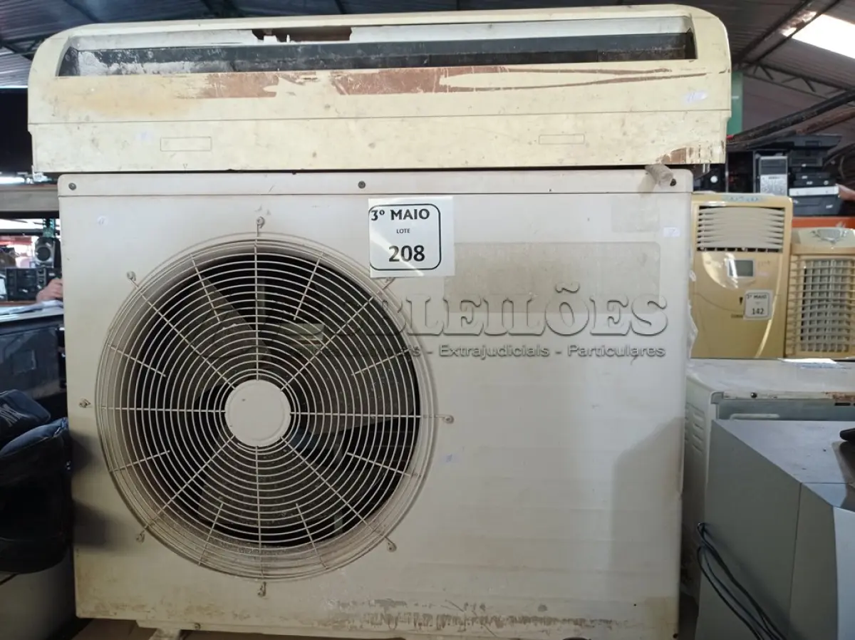 LOTE 208 - 01 CONDENSADORA E 01 EVAPORADORA . (NO ESTADO) ATENÇÃO! FAZER A VISITAÇÃO ANTES DE ARREMATAR, NÃO SABEMOS SE FUNCIONA. LEILÃO NÃO TEM GARANTIA E NEM DEVOLUÇÃO, SUJEITO A POSSÍVEIS AVARIAS VISÍVEIS/OCULTAS E/OU AUSÊNCIA DE COMPONENTES.