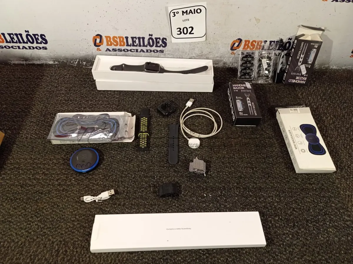 LOTE 302 - 01 RELÓGIO, 02 MASSAGEADORES E 02 KITS PARA BARBEAR. (NO ESTADO) ATENÇÃO! FAZER A VISITAÇÃO ANTES DE ARREMATAR, NÃO SABEMOS SE FUNCIONA. LEILÃO NÃO TEM GARANTIA E NEM DEVOLUÇÃO, SUJEITO A POSSÍVEIS AVARIAS VISÍVEIS/OCULTAS E/OU AUSÊNCIA DE COMPONENTES.