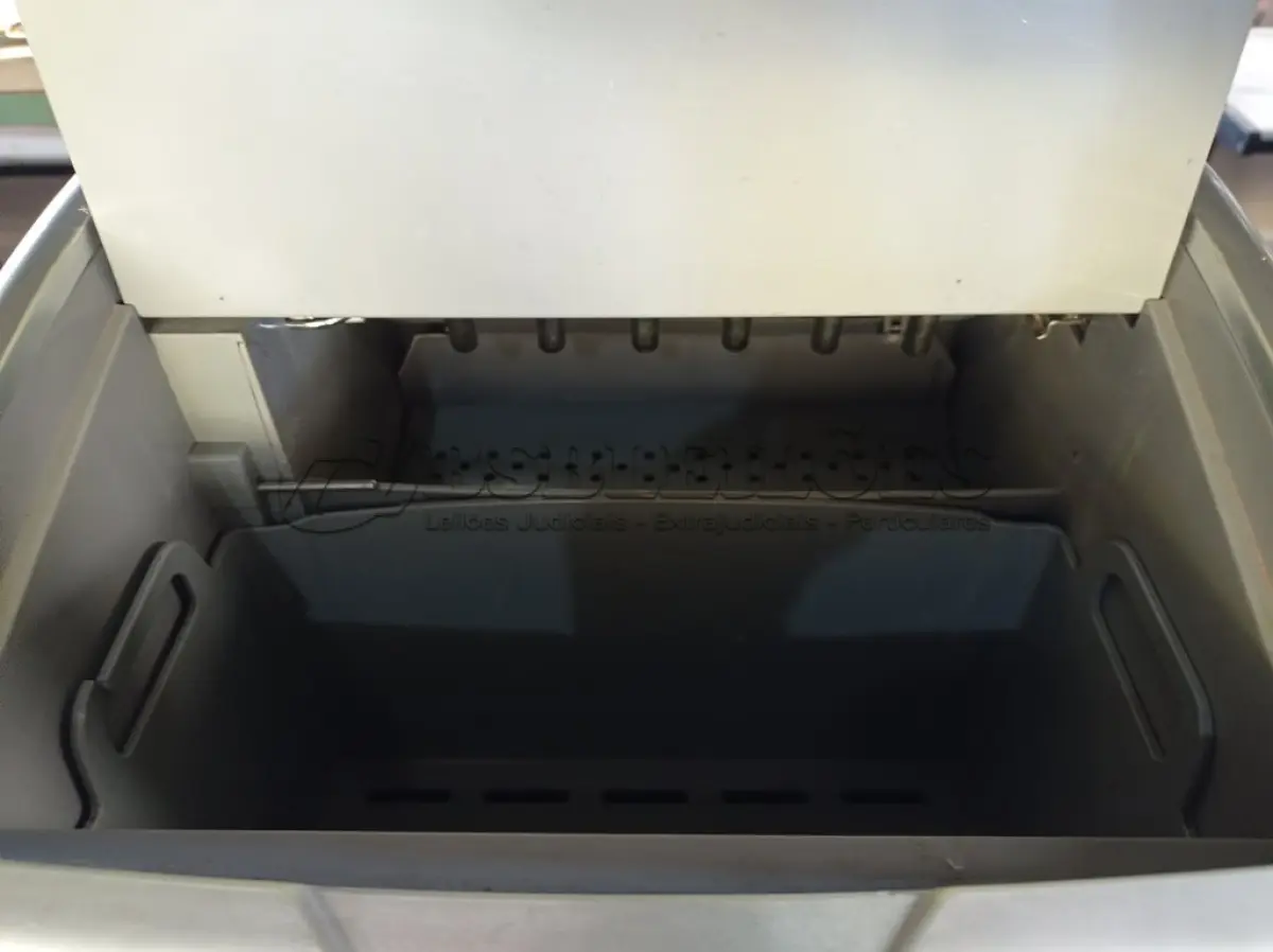 LOTE 067 - 01 MÁQUINA DE FAZER GELO MARCA SPRINGER 220V. (NO ESTADO) ATENÇÃO! FAZER A VISITAÇÃO ANTES DE ARREMATAR, NÃO SABEMOS SE FUNCIONA. LEILÃO NÃO TEM GARANTIA E NEM DEVOLUÇÃO, SUJEITO A POSSÍVEIS AVARIAS VISÍVEIS/OCULTAS E/OU AUSÊNCIA DE COMPONENTES.