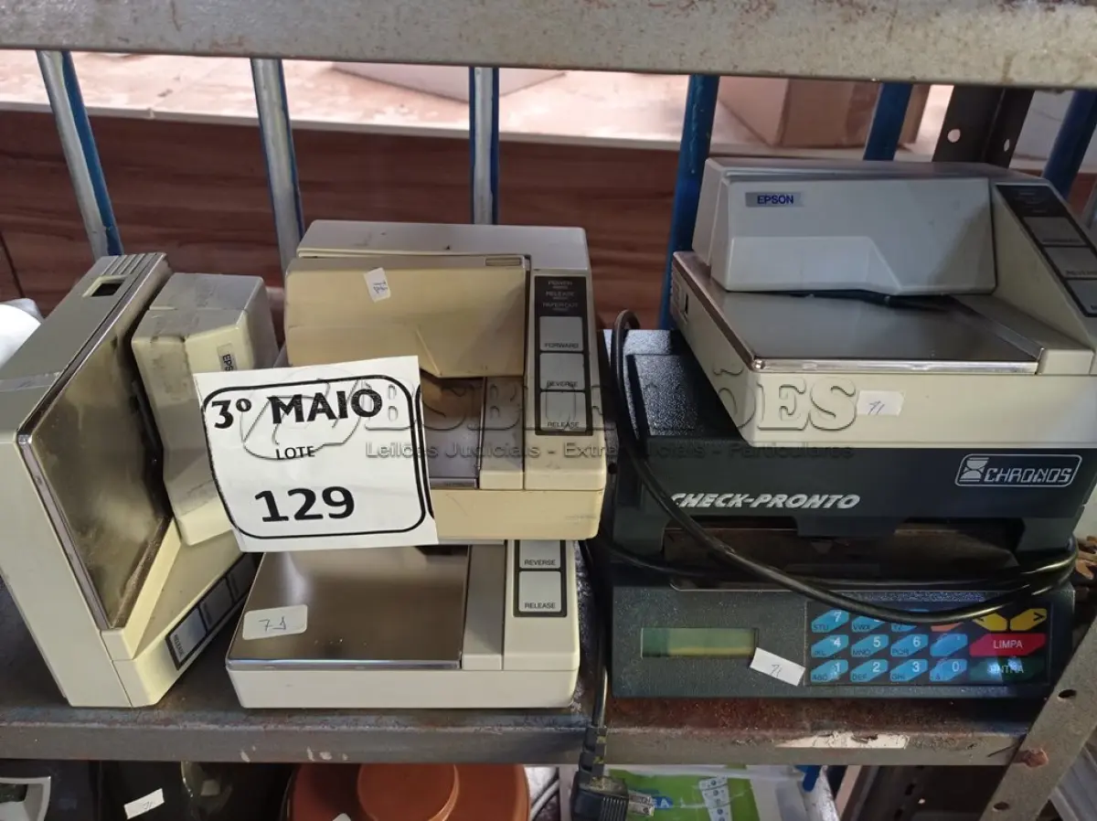 LOTE 129 - 01 RELÓGIO DE PONTO E 04 IMPRESSORAS DE RECIBO MARCA EPSON. (NO ESTADO) ATENÇÃO! FAZER A VISITAÇÃO ANTES DE ARREMATAR, NÃO SABEMOS SE FUNCIONA. LEILÃO NÃO TEM GARANTIA E NEM DEVOLUÇÃO, SUJEITO A POSSÍVEIS AVARIAS VISÍVEIS/OCULTAS E/OU AUSÊNCIA DE COMPONENTES.