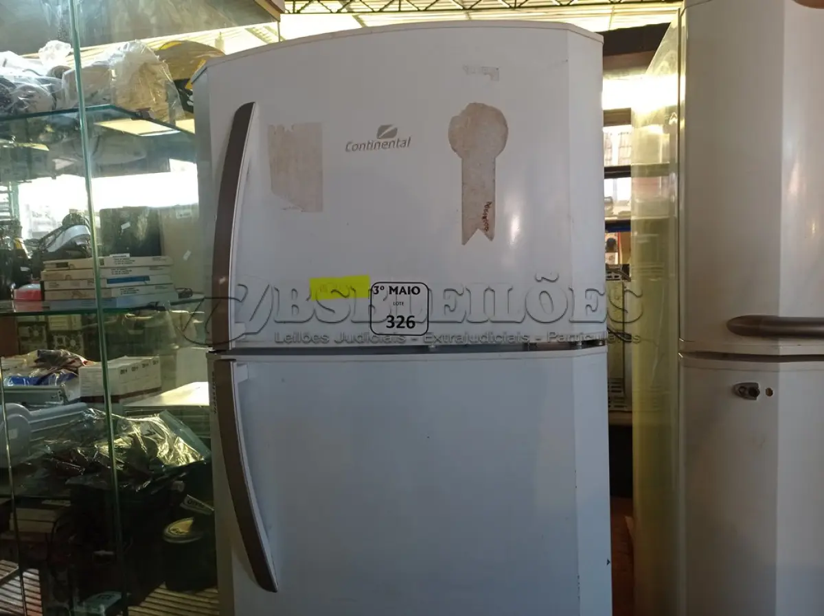 LOTE 326 - 01 GELADEIRA FROST FREE MARCA CONTINENTAL 220V COM AVARIAS. (NO ESTADO) ATENÇÃO! FAZER A VISITAÇÃO ANTES DE ARREMATAR, NÃO SABEMOS SE FUNCIONA. LEILÃO NÃO TEM GARANTIA E NEM DEVOLUÇÃO, SUJEITO A POSSÍVEIS AVARIAS VISÍVEIS/OCULTAS E/OU AUSÊNCIA DE COMPONENTES.