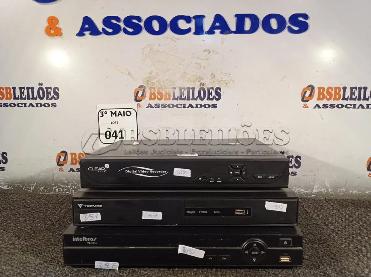LOTE 041 - 03 APARELHOS DVR PARA CÂMERAS MARCAS E MODELOS DIVERSOS. (NO ESTADO) ATENÇÃO! FAZER A VISITAÇÃO ANTES DE ARREMATAR, NÃO SABEMOS SE FUNCIONA. LEILÃO NÃO TEM GARANTIA E NEM DEVOLUÇÃO, SUJEITO A POSSÍVEIS AVARIAS VISÍVEIS/OCULTAS E/OU AUSÊNCIA DE COMPONENTES.