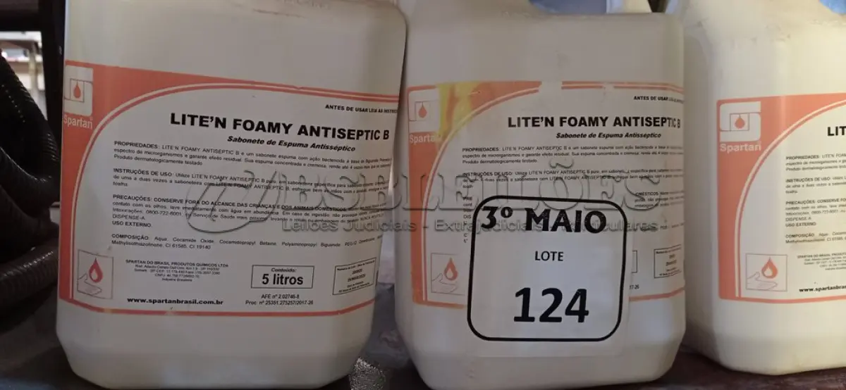 LOTE 124 - 04 GALÕES DE SABONETE DE ESPUMA ANTISSÉPTICO COM 5 L CADA. (NO ESTADO) ATENÇÃO! FAZER A VISITAÇÃO ANTES DE ARREMATAR, NÃO SABEMOS SE FUNCIONA. LEILÃO NÃO TEM GARANTIA E NEM DEVOLUÇÃO, SUJEITO A POSSÍVEIS AVARIAS VISÍVEIS/OCULTAS E/OU AUSÊNCIA DE COMPONENTES.