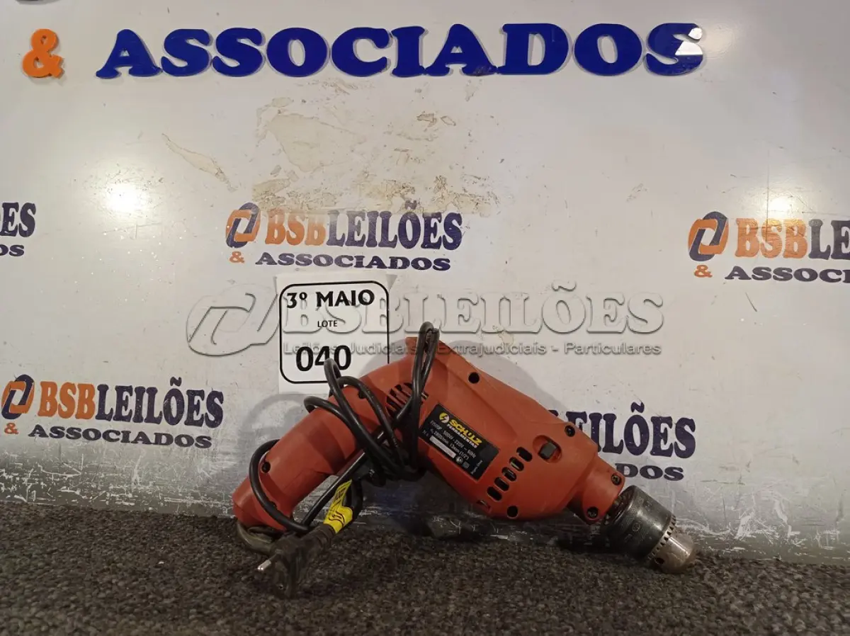 LOTE 040 - 01 PARAFUSADEIRA/FURADEIRA MARCA SCHUZ 220V. (NO ESTADO) ATENÇÃO! FAZER A VISITAÇÃO ANTES DE ARREMATAR, NÃO SABEMOS SE FUNCIONA. LEILÃO NÃO TEM GARANTIA E NEM DEVOLUÇÃO, SUJEITO A POSSÍVEIS AVARIAS VISÍVEIS/OCULTAS E/OU AUSÊNCIA DE COMPONENTES.