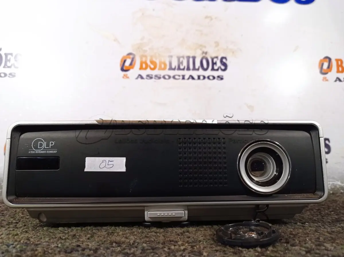 LOTE 275 - 01 PROJETOR SVGA MARCA LG MODELO DLP. (NO ESTADO) ATENÇÃO! FAZER A VISITAÇÃO ANTES DE ARREMATAR, NÃO SABEMOS SE FUNCIONA. LEILÃO NÃO TEM GARANTIA E NEM DEVOLUÇÃO, SUJEITO A POSSÍVEIS AVARIAS VISÍVEIS/OCULTAS E/OU AUSÊNCIA DE COMPONENTES.