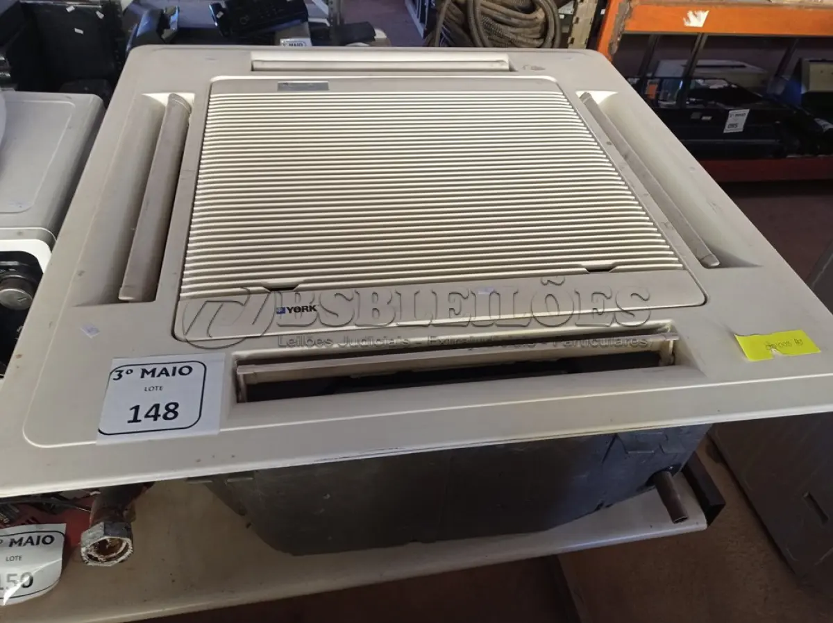LOTE 148 - 01 EVAPORADORA DE TETO CASSETE MARCA YORK. (NO ESTADO) ATENÇÃO! FAZER A VISITAÇÃO ANTES DE ARREMATAR, NÃO SABEMOS SE FUNCIONA. LEILÃO NÃO TEM GARANTIA E NEM DEVOLUÇÃO, SUJEITO A POSSÍVEIS AVARIAS VISÍVEIS/OCULTAS E/OU AUSÊNCIA DE COMPONENTES.