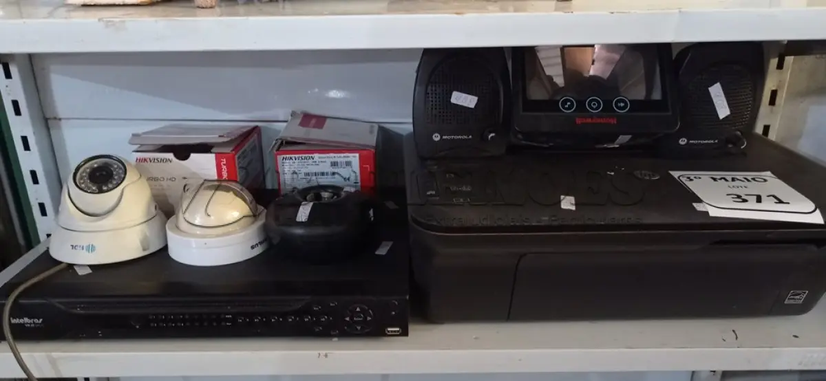 LOTE 371 - 01 LOTE COM IMPRESSORAS, LEITORES DE CÓDIGO DE BARRA, DVD’S E DIVERSOS.  (NO ESTADO) ATENÇÃO! FAZER A VISITAÇÃO ANTES DE ARREMATAR, NÃO SABEMOS SE FUNCIONA. LEILÃO NÃO TEM GARANTIA E NEM DEVOLUÇÃO, SUJEITO A POSSÍVEIS AVARIAS VISÍVEIS/OCULTAS E/OU AUSÊNCIA DE COMPONENTES.