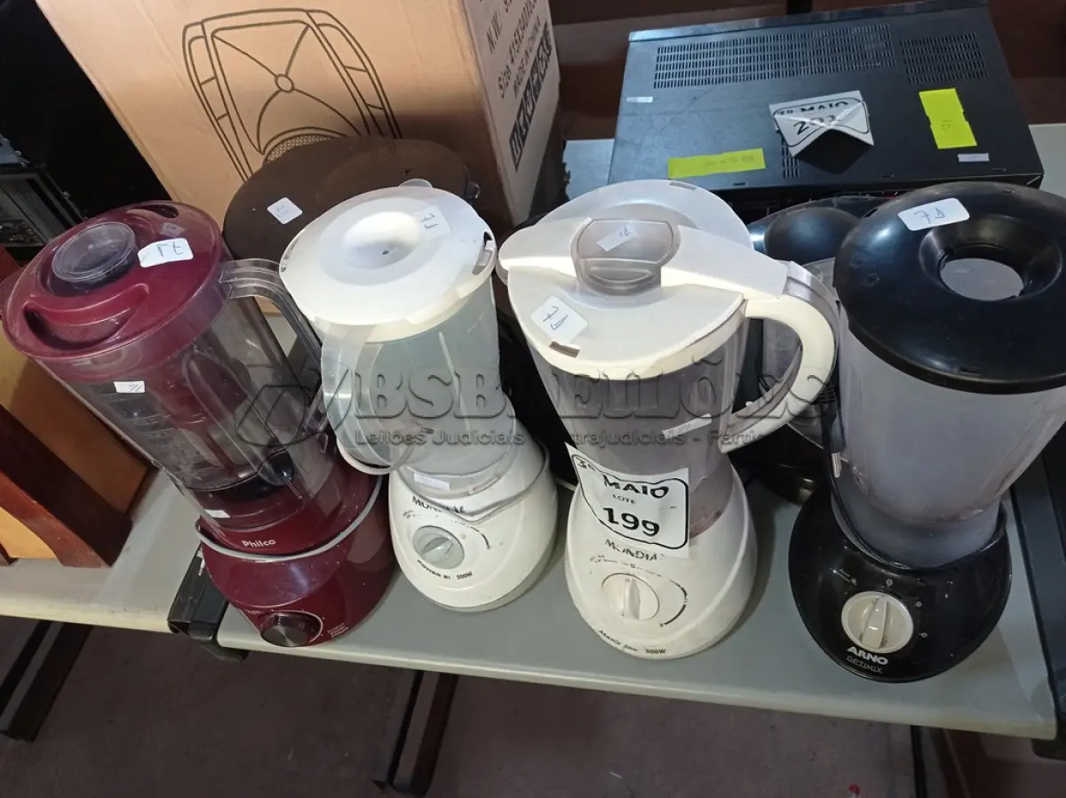 LOTE 199 - 04 LIQUIDIFICADORES E 03 CAFETEIRAS COM AVARIAS. (NO ESTADO) ATENÇÃO! FAZER A VISITAÇÃO ANTES DE ARREMATAR, NÃO SABEMOS SE FUNCIONA. LEILÃO NÃO TEM GARANTIA E NEM DEVOLUÇÃO, SUJEITO A POSSÍVEIS AVARIAS VISÍVEIS/OCULTAS E/OU AUSÊNCIA DE COMPONENTES.