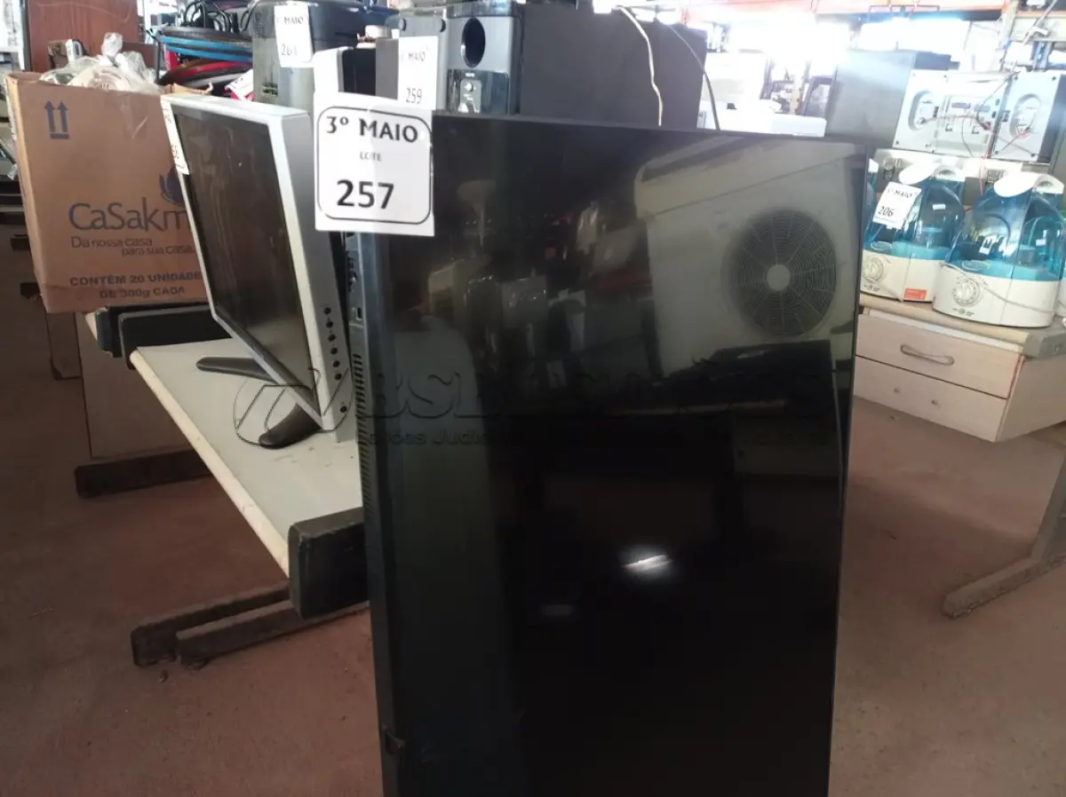 LOTE 257 - 01 TV 50’’ POL MARCA LG COM AVARIAS. (NO ESTADO) ATENÇÃO! FAZER A VISITAÇÃO ANTES DE ARREMATAR, NÃO SABEMOS SE FUNCIONA. LEILÃO NÃO TEM GARANTIA E NEM DEVOLUÇÃO, SUJEITO A POSSÍVEIS AVARIAS VISÍVEIS/OCULTAS E/OU AUSÊNCIA DE COMPONENTES.