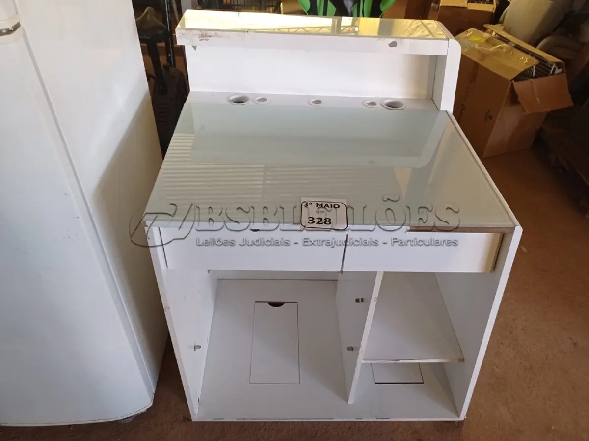 LOTE 328 - 01 BALCÃO CAIXA PARA COMÉRCIO. (NO ESTADO) ATENÇÃO! FAZER A VISITAÇÃO ANTES DE ARREMATAR, NÃO SABEMOS SE FUNCIONA. LEILÃO NÃO TEM GARANTIA E NEM DEVOLUÇÃO, SUJEITO A POSSÍVEIS AVARIAS VISÍVEIS/OCULTAS E/OU AUSÊNCIA DE COMPONENTES.