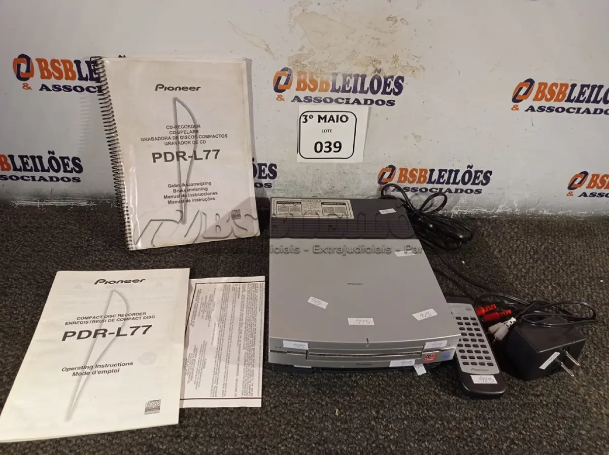 LOTE 039 - 01 GRAVADORA DE DISCOS COMPACTOS E GRAVADOR DE CD PDR-L77 COM CONTROLE E FONTE MARCA PIONEER. (NO ESTADO) ATENÇÃO! FAZER A VISITAÇÃO ANTES DE ARREMATAR, NÃO SABEMOS SE FUNCIONA. LEILÃO NÃO TEM GARANTIA E NEM DEVOLUÇÃO, SUJEITO A POSSÍVEIS AVARIAS VISÍVEIS/OCULTAS E/OU AUSÊNCIA DE COMPONENTES.