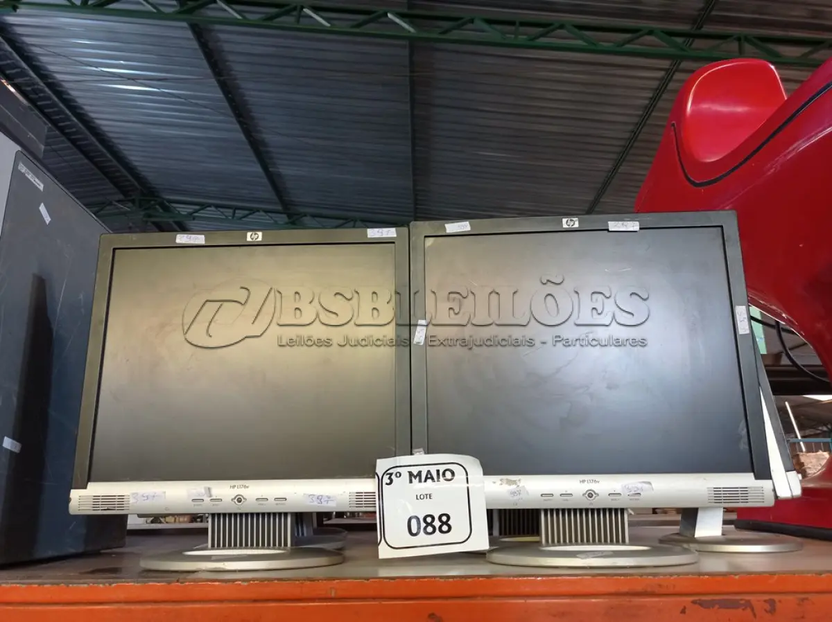 LOTE 088 - 01 LOTE COM 07 MONITORES PARA RETIRADA. (NO ESTADO) ATENÇÃO! FAZER A VISITAÇÃO ANTES DE ARREMATAR, NÃO SABEMOS SE FUNCIONA. LEILÃO NÃO TEM GARANTIA E NEM DEVOLUÇÃO, SUJEITO A POSSÍVEIS AVARIAS VISÍVEIS/OCULTAS E/OU AUSÊNCIA DE COMPONENTES.