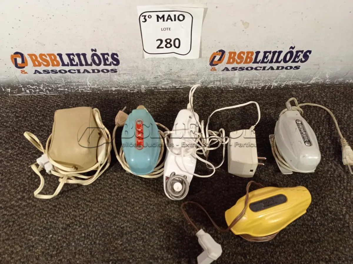 LOTE 280 - 05 MASSAGEADORES INCOMPLETOS. (NO ESTADO) ATENÇÃO! FAZER A VISITAÇÃO ANTES DE ARREMATAR, NÃO SABEMOS SE FUNCIONA. LEILÃO NÃO TEM GARANTIA E NEM DEVOLUÇÃO, SUJEITO A POSSÍVEIS AVARIAS VISÍVEIS/OCULTAS E/OU AUSÊNCIA DE COMPONENTES.