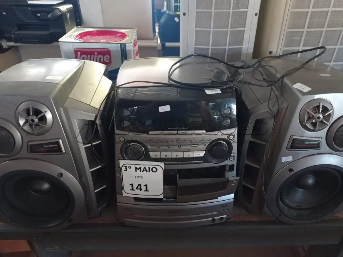 LOTE 141 - 01 A APARELHO DE SOM 3X1 MARCA GRADIENTE. (NO ESTADO) ATENÇÃO! FAZER A VISITAÇÃO ANTES DE ARREMATAR, NÃO SABEMOS SE FUNCIONA. LEILÃO NÃO TEM GARANTIA E NEM DEVOLUÇÃO, SUJEITO A POSSÍVEIS AVARIAS VISÍVEIS/OCULTAS E/OU AUSÊNCIA DE COMPONENTES.