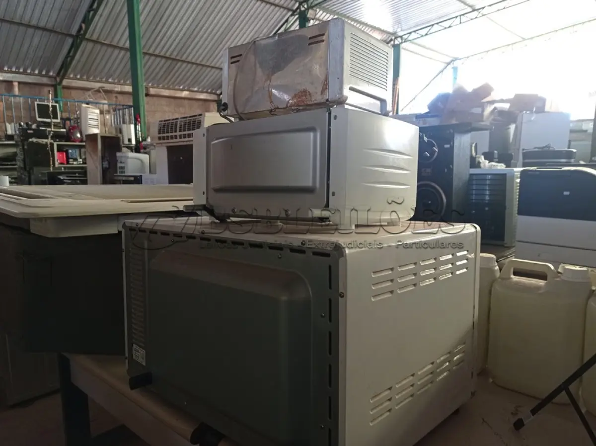 LOTE 149 - 03 FORNOS ELÉTRICOS COM AVARIAS. (NO ESTADO) ATENÇÃO! FAZER A VISITAÇÃO ANTES DE ARREMATAR, NÃO SABEMOS SE FUNCIONA. LEILÃO NÃO TEM GARANTIA E NEM DEVOLUÇÃO, SUJEITO A POSSÍVEIS AVARIAS VISÍVEIS/OCULTAS E/OU AUSÊNCIA DE COMPONENTES.