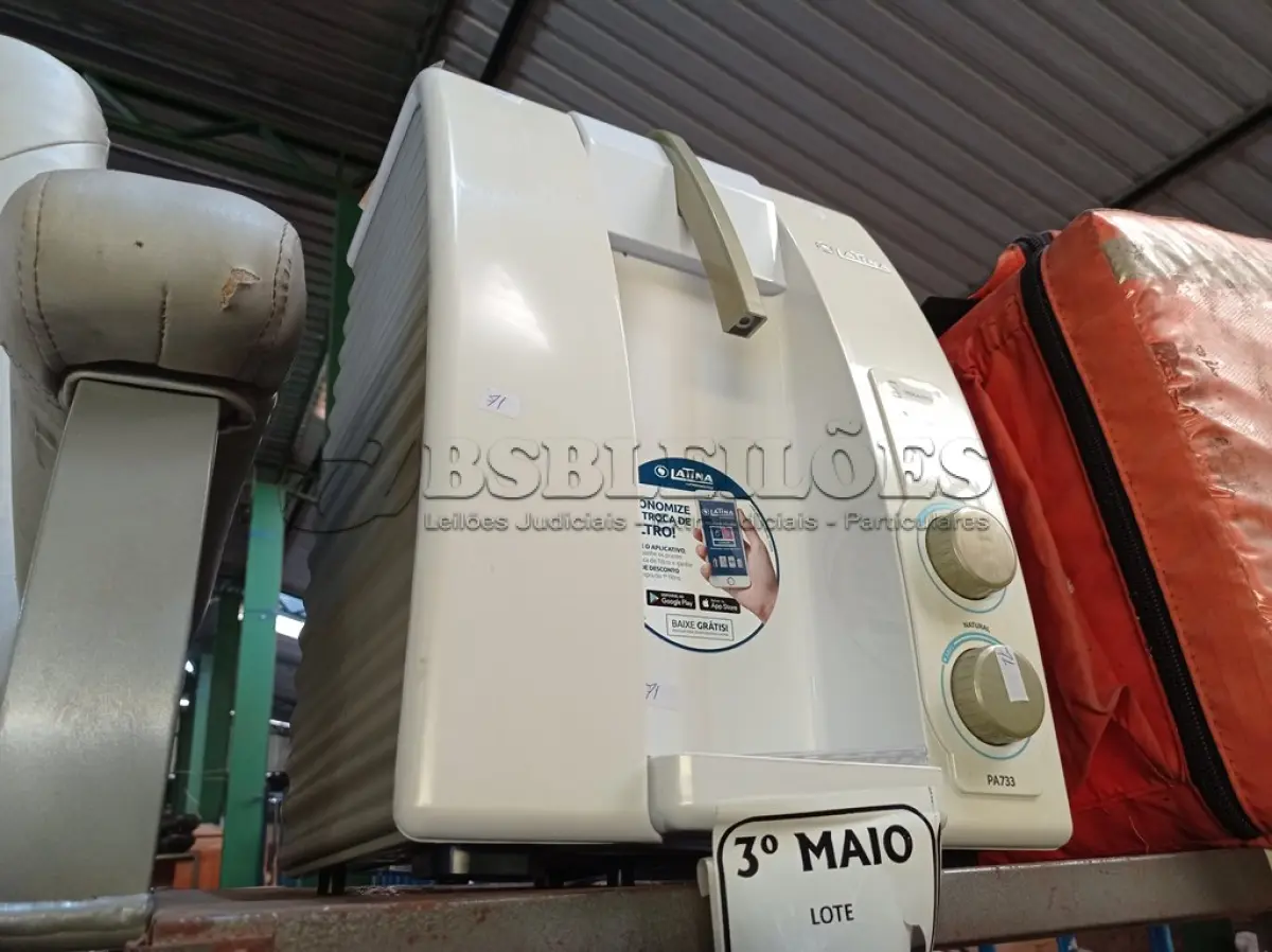 LOTE 116 - 01 PURIFICADOR DE ÁGUA MARCA LATINA MODELO PA 733. (NO ESTADO) ATENÇÃO! FAZER A VISITAÇÃO ANTES DE ARREMATAR, NÃO SABEMOS SE FUNCIONA. LEILÃO NÃO TEM GARANTIA E NEM DEVOLUÇÃO, SUJEITO A POSSÍVEIS AVARIAS VISÍVEIS/OCULTAS E/OU AUSÊNCIA DE COMPONENTES.