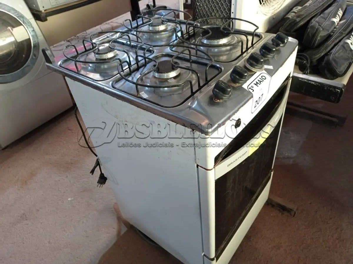 LOTE 207 - 01 FOGÃO 04 BOCAS MARCA BRASTEMP. (NO ESTADO) ATENÇÃO! FAZER A VISITAÇÃO ANTES DE ARREMATAR, NÃO SABEMOS SE FUNCIONA. LEILÃO NÃO TEM GARANTIA E NEM DEVOLUÇÃO, SUJEITO A POSSÍVEIS AVARIAS VISÍVEIS/OCULTAS E/OU AUSÊNCIA DE COMPONENTES.