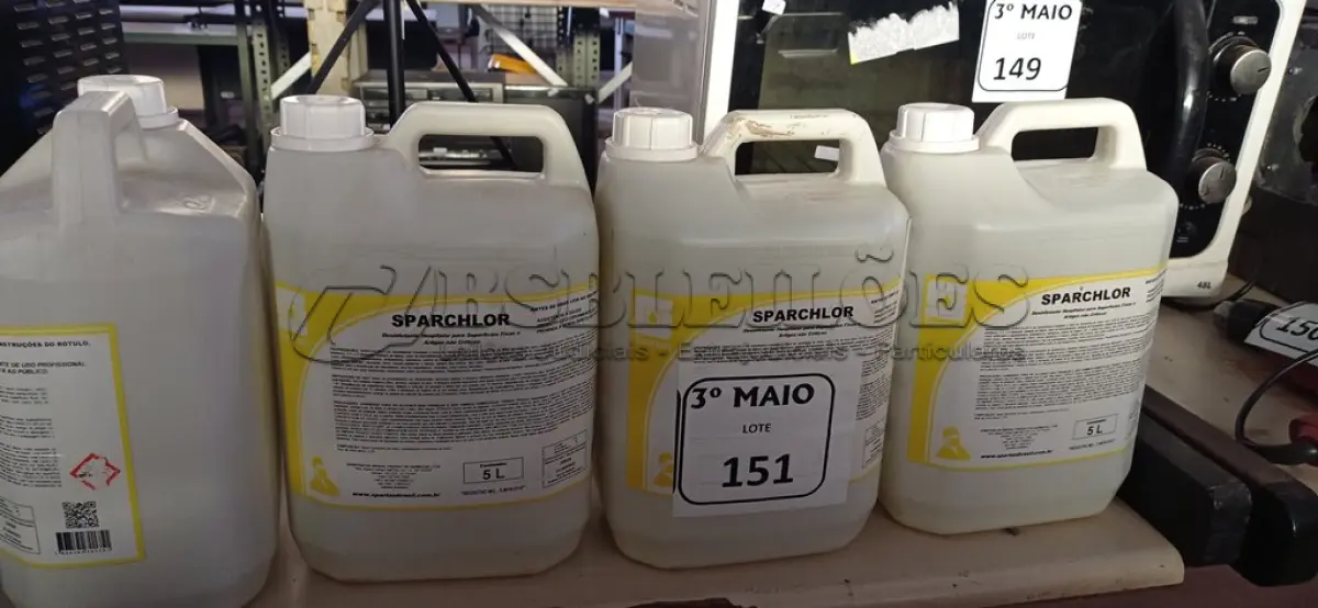 LOTE 151 - 04 GALÕES COM 05 L CADA, DE DESINFETANTE PARA SUPERFÍCIES FIXAS E ARTIGOS NÃO CÍTRICOS. (NO ESTADO) ATENÇÃO! FAZER A VISITAÇÃO ANTES DE ARREMATAR, NÃO SABEMOS SE FUNCIONA. LEILÃO NÃO TEM GARANTIA E NEM DEVOLUÇÃO, SUJEITO A POSSÍVEIS AVARIAS VISÍVEIS/OCULTAS E/OU AUSÊNCIA DE COMPONENTES.