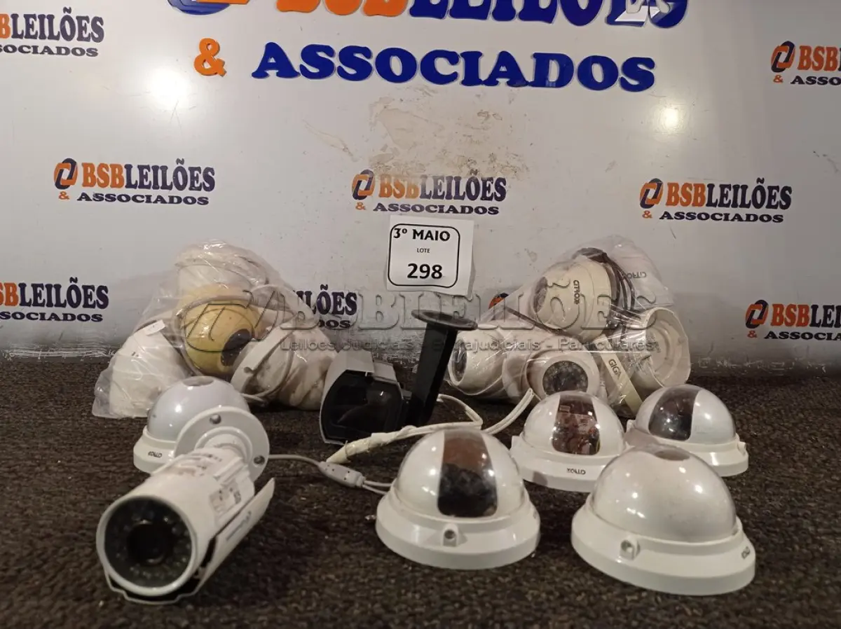 LOTE 298 - 01 LOTE COM VÁRIAS CÂMERAS DE SEGURANÇA. (NO ESTADO) ATENÇÃO! FAZER A VISITAÇÃO ANTES DE ARREMATAR, NÃO SABEMOS SE FUNCIONA. LEILÃO NÃO TEM GARANTIA E NEM DEVOLUÇÃO, SUJEITO A POSSÍVEIS AVARIAS VISÍVEIS/OCULTAS E/OU AUSÊNCIA DE COMPONENTES.
