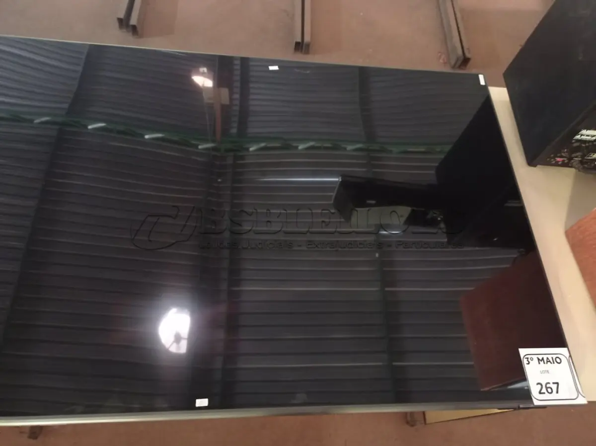 LOTE 267 - 01 TV 65’’ POL COM AVARIAS MARCA SAMSUNG. (NO ESTADO) ATENÇÃO! FAZER A VISITAÇÃO ANTES DE ARREMATAR, NÃO SABEMOS SE FUNCIONA. LEILÃO NÃO TEM GARANTIA E NEM DEVOLUÇÃO, SUJEITO A POSSÍVEIS AVARIAS VISÍVEIS/OCULTAS E/OU AUSÊNCIA DE COMPONENTES.