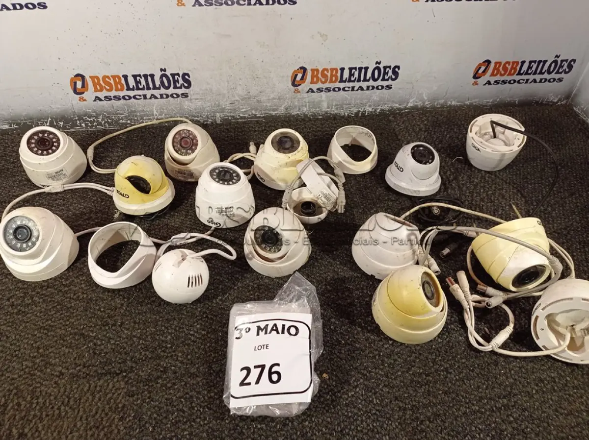 LOTE 276 - 01 LOTE COM VÁRIAS CÂMERAS DE SEGURANÇA. (NO ESTADO) ATENÇÃO! FAZER A VISITAÇÃO ANTES DE ARREMATAR, NÃO SABEMOS SE FUNCIONA. LEILÃO NÃO TEM GARANTIA E NEM DEVOLUÇÃO, SUJEITO A POSSÍVEIS AVARIAS VISÍVEIS/OCULTAS E/OU AUSÊNCIA DE COMPONENTES.