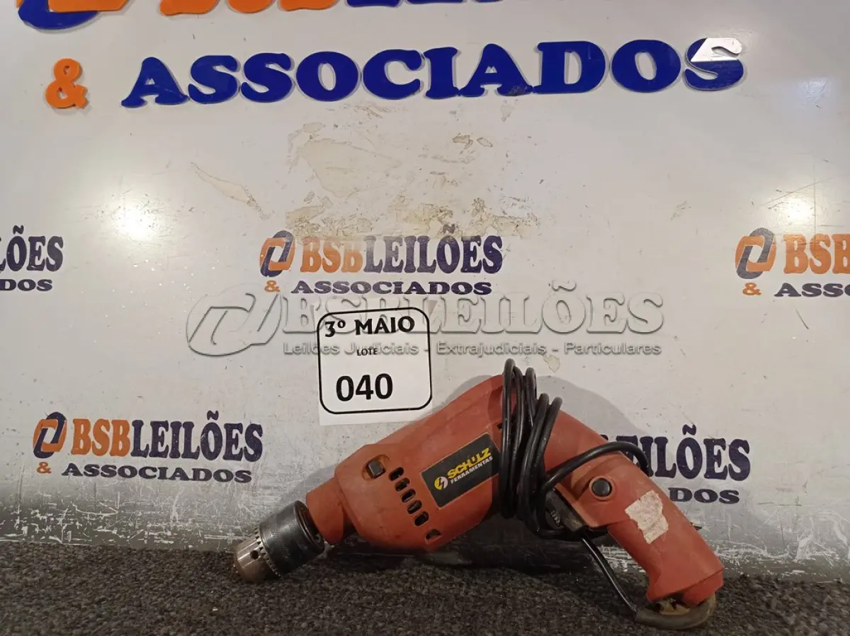 LOTE 040 - 01 PARAFUSADEIRA/FURADEIRA MARCA SCHUZ 220V. (NO ESTADO) ATENÇÃO! FAZER A VISITAÇÃO ANTES DE ARREMATAR, NÃO SABEMOS SE FUNCIONA. LEILÃO NÃO TEM GARANTIA E NEM DEVOLUÇÃO, SUJEITO A POSSÍVEIS AVARIAS VISÍVEIS/OCULTAS E/OU AUSÊNCIA DE COMPONENTES.