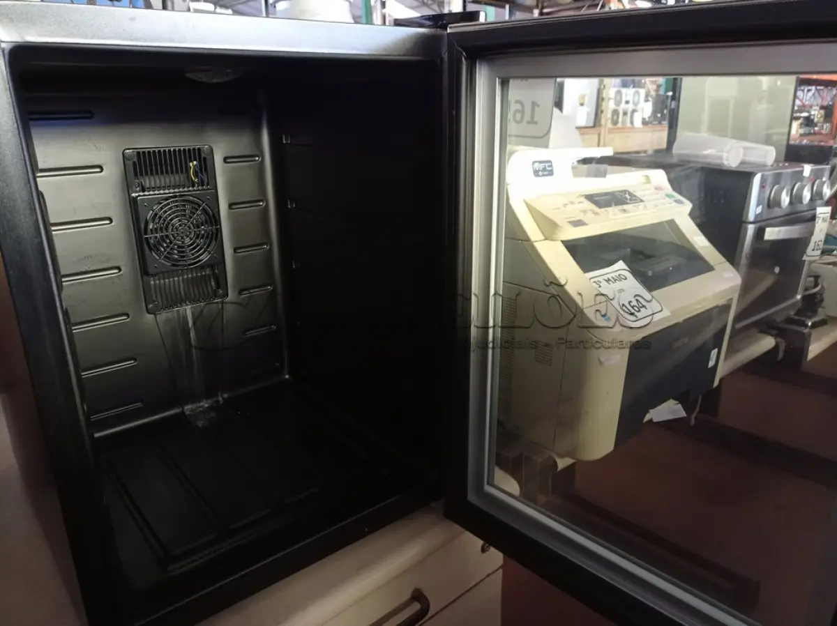 LOTE 165 - 01 ADEGA CLIMATIZADA 48L MODELO: T20T MARCA TOCAVE 220V. (NO ESTADO) ATENÇÃO! FAZER A VISITAÇÃO ANTES DE ARREMATAR, NÃO SABEMOS SE FUNCIONA. LEILÃO NÃO TEM GARANTIA E NEM DEVOLUÇÃO, SUJEITO A POSSÍVEIS AVARIAS VISÍVEIS/OCULTAS E/OU AUSÊNCIA DE COMPONENTES.