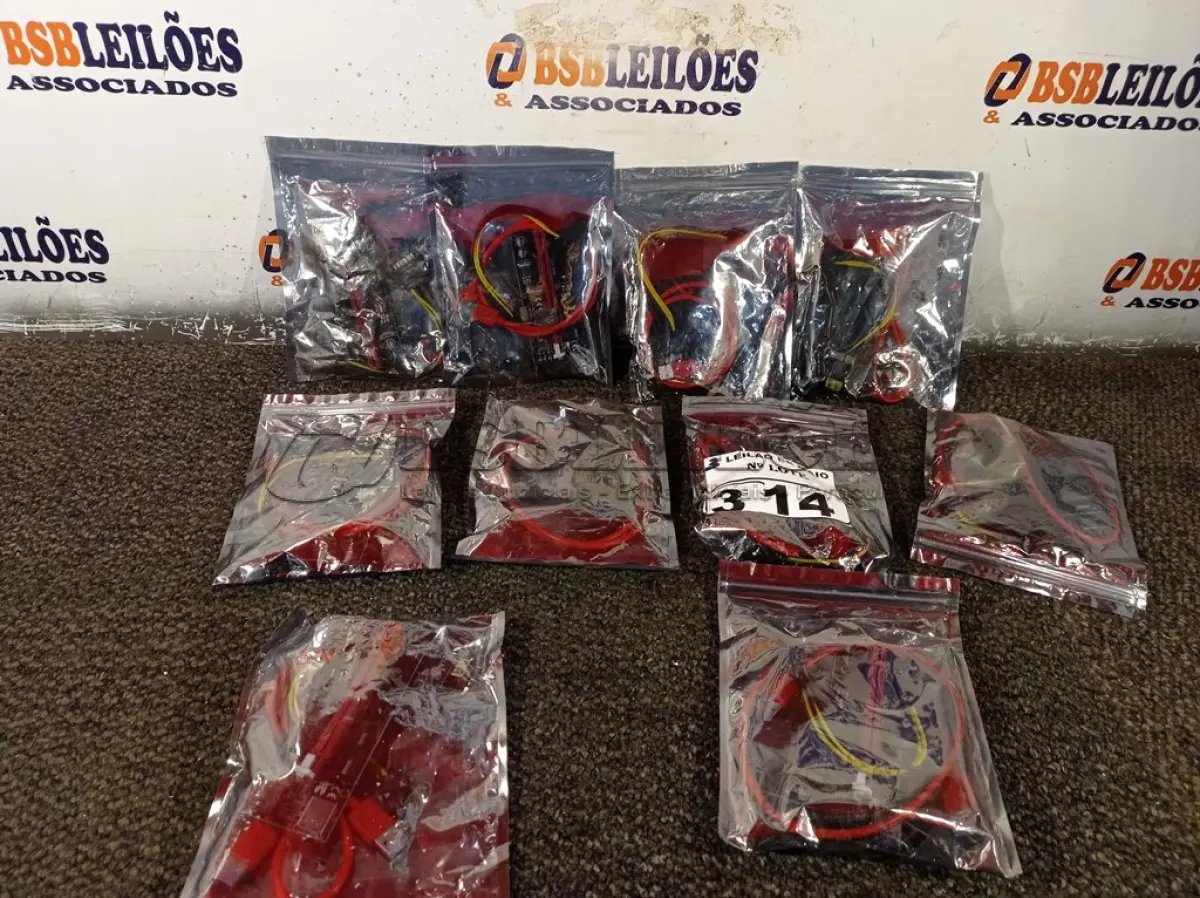 LOTE 314 - 01 LOTE COM 10 PLACAS PCI USB. (NO ESTADO) ATENÇÃO! FAZER A VISITAÇÃO ANTES DE ARREMATAR, NÃO SABEMOS SE FUNCIONA. LEILÃO NÃO TEM GARANTIA E NEM DEVOLUÇÃO, SUJEITO A POSSÍVEIS AVARIAS VISÍVEIS/OCULTAS E/OU AUSÊNCIA DE COMPONENTES.